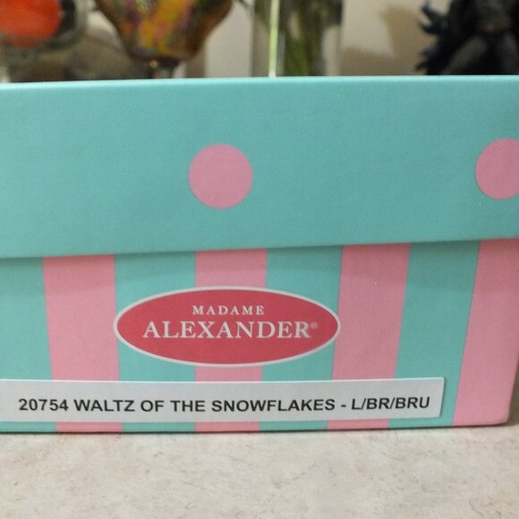 Madame Alexander Waltz of the Snowflake Doll - Picture 6 of 9